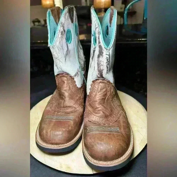 Ariat “Fat Baby” Mid calf cowboy boots; women’s size: 7.5B, mid calf; round toe - Picture 7 of 10